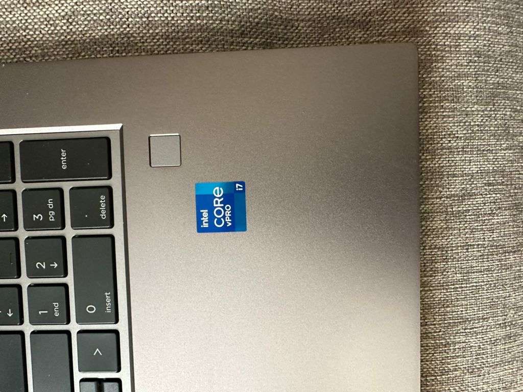 HP Zbook Fury 17 G8 Mobile Workstation   Core i7-11800H / 17.3 FHD / 16GB RAM / 1TB SSD  LTE