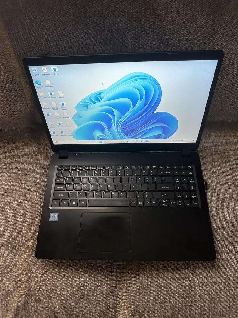 ACER A315-54K CORE I3 8TH GEN 8GB RAM 256GB SSD PLEASE READ