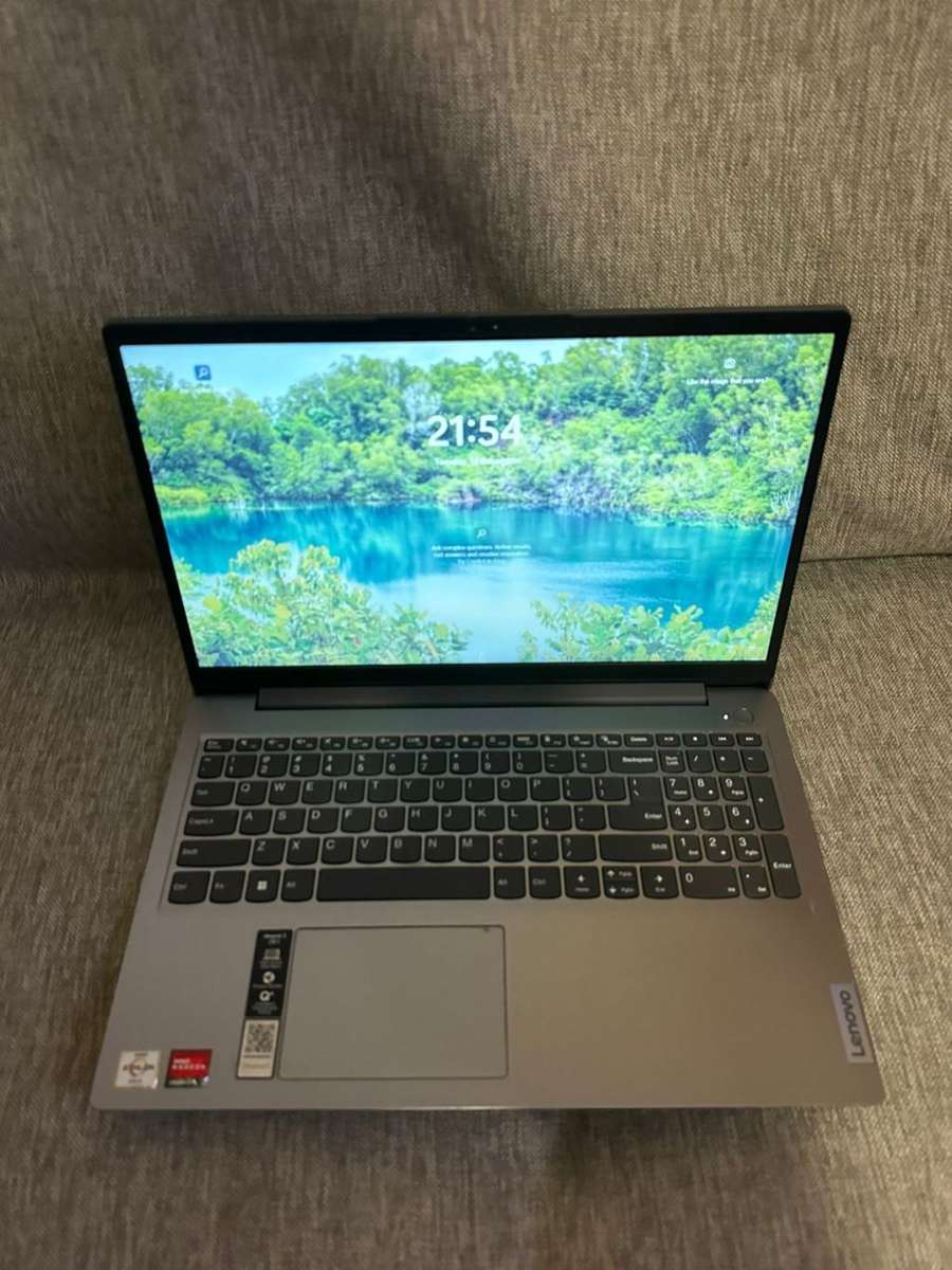 Lenovo IdeaPad 3 15ADA6 15.6-inch HD Laptop - AMD Athlon Gold 8gb Ram 256gbssd