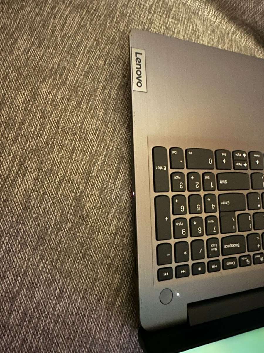 Lenovo IdeaPad 3 15ADA6 15.6-inch HD Laptop - AMD Athlon Gold 8gb Ram 256gbssd