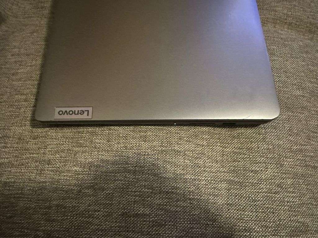 Lenovo IdeaPad 3 15ADA6 15.6-inch HD Laptop - AMD Athlon Gold 8gb Ram 256gbssd