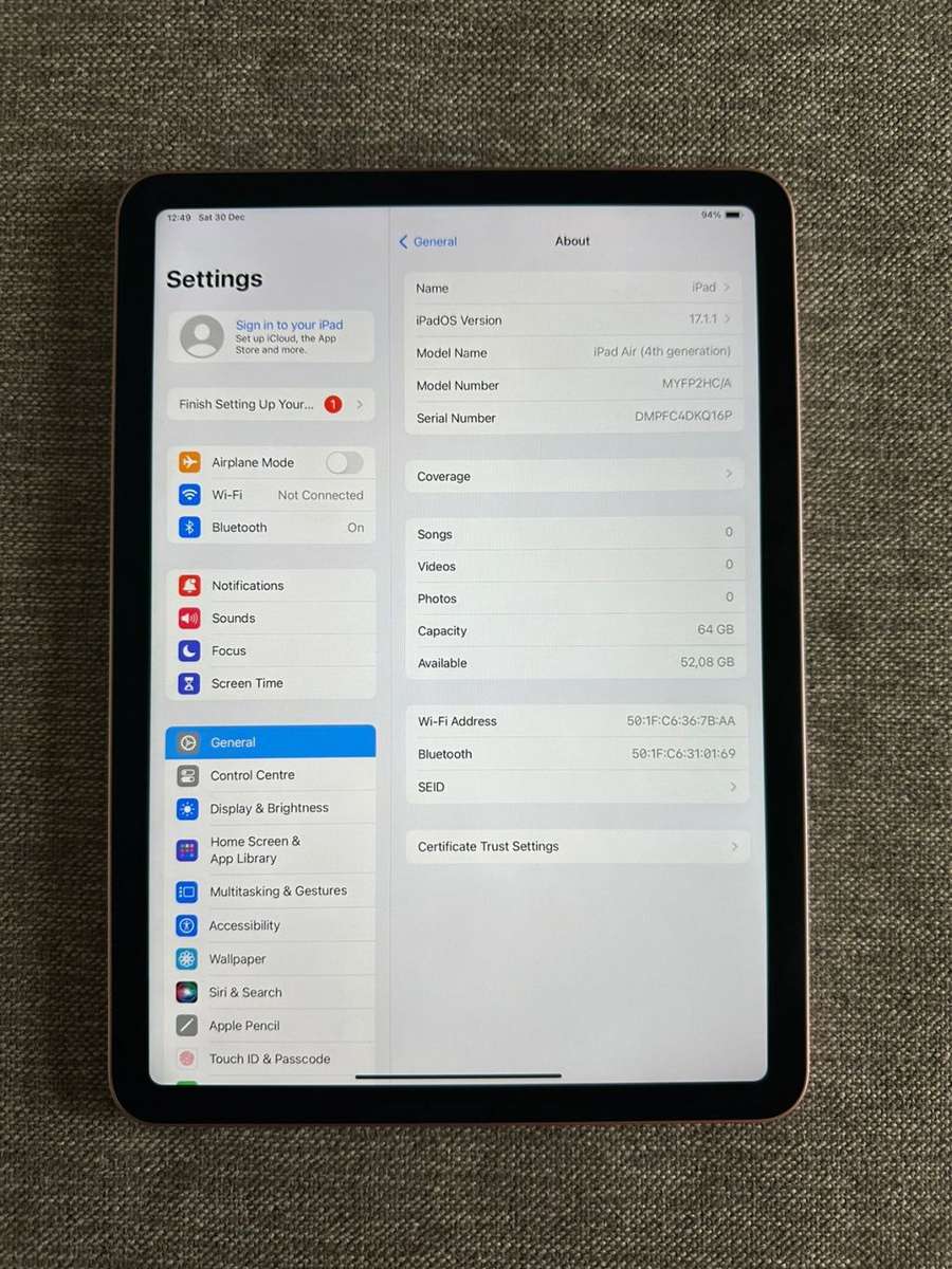 IPAD AIR 4TH GEN WIFI 64GB ROSE GOLD MINT CONDITION MODEL A2136