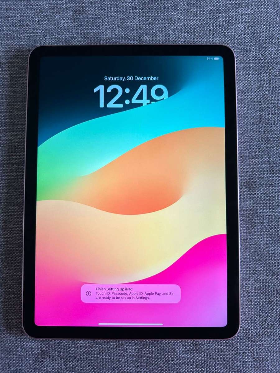 IPAD AIR 4TH GEN WIFI 64GB ROSE GOLD MINT CONDITION MODEL A2136