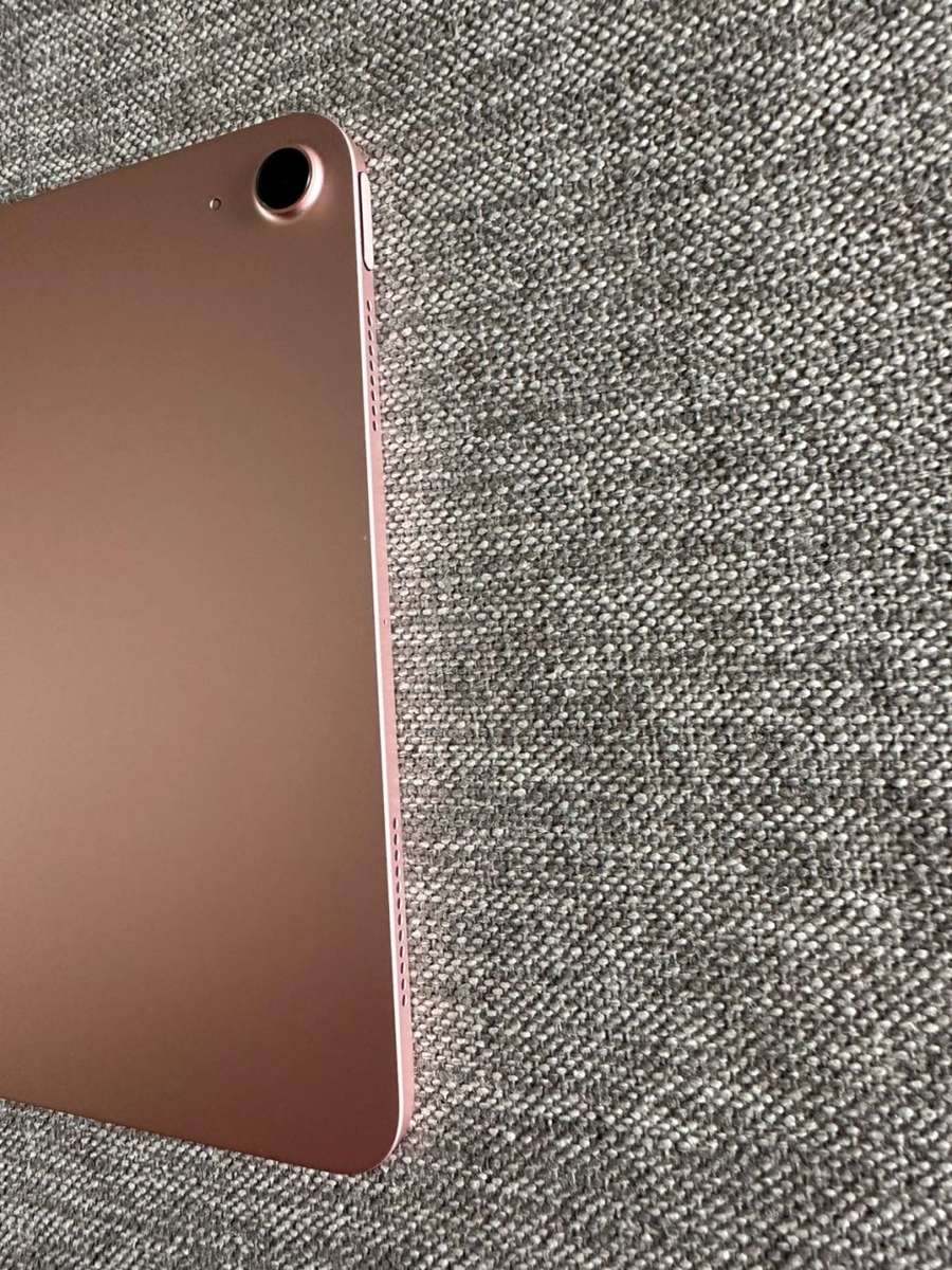 IPAD AIR 4TH GEN WIFI 64GB ROSE GOLD MINT CONDITION MODEL A2136