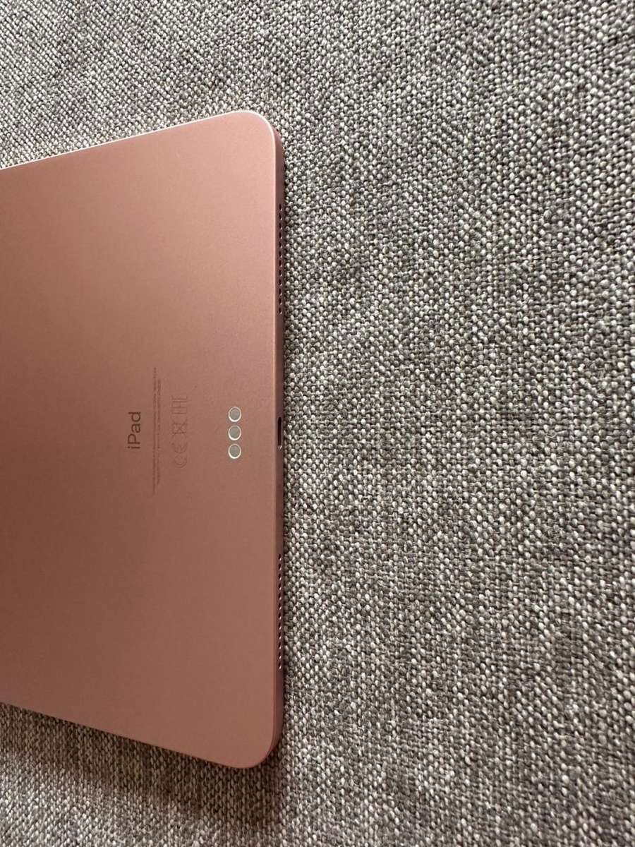 IPAD AIR 4TH GEN WIFI 64GB ROSE GOLD MINT CONDITION MODEL A2136