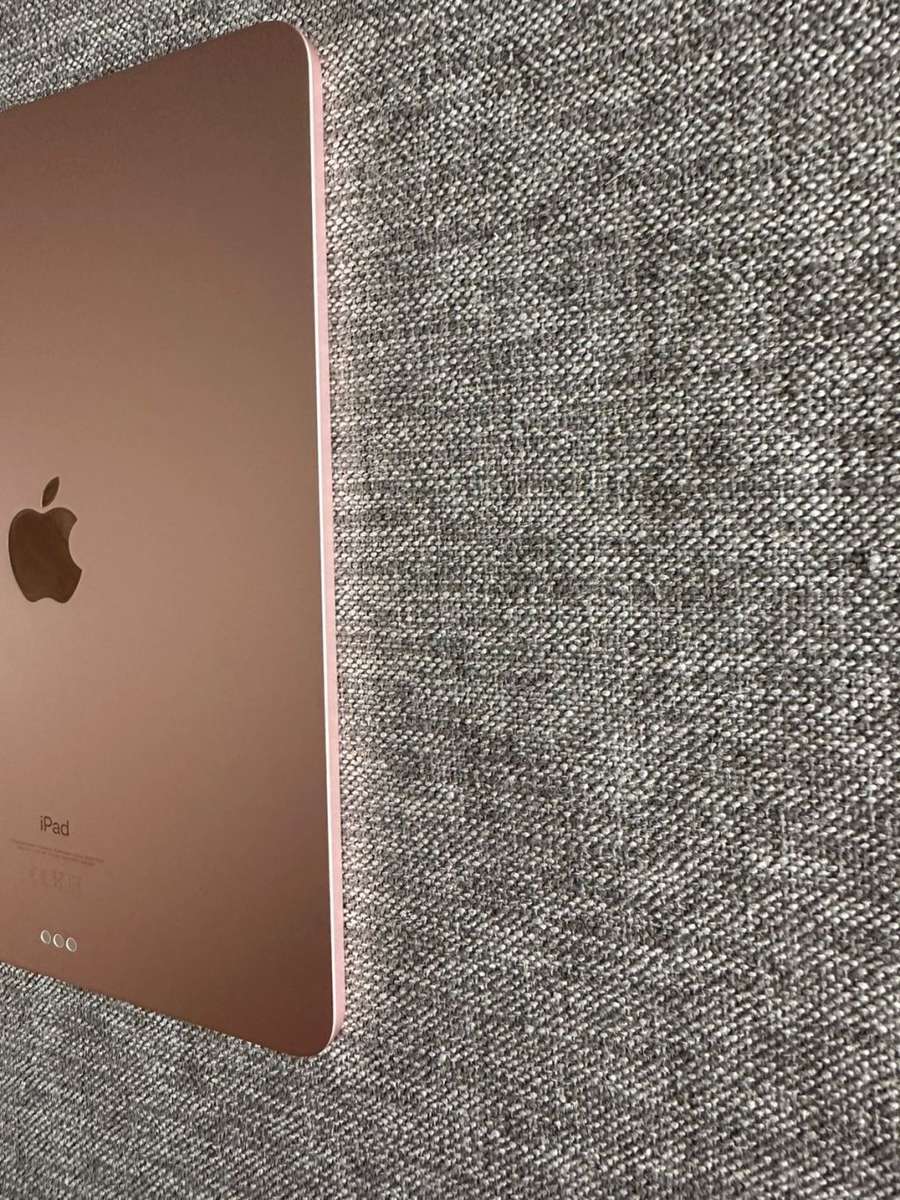 IPAD AIR 4TH GEN WIFI 64GB ROSE GOLD MINT CONDITION MODEL A2136