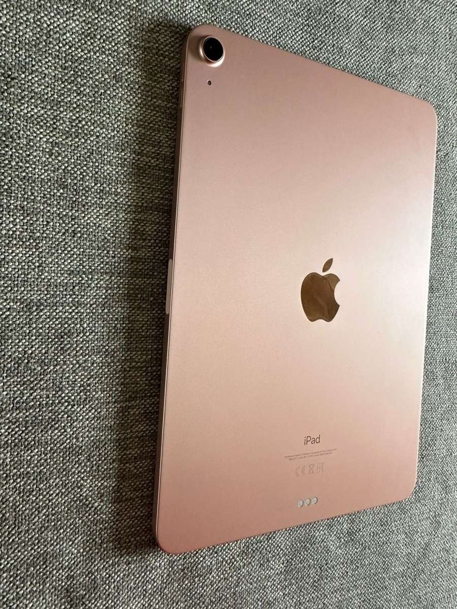 IPAD AIR 4TH GEN WIFI 64GB ROSE GOLD MINT CONDITION MODEL A2136