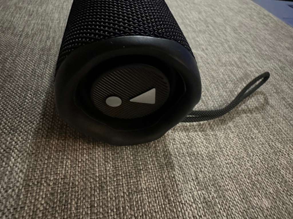 JBL Flip 6 Portable Waterproof Bluetooth Speaker Mint Condition