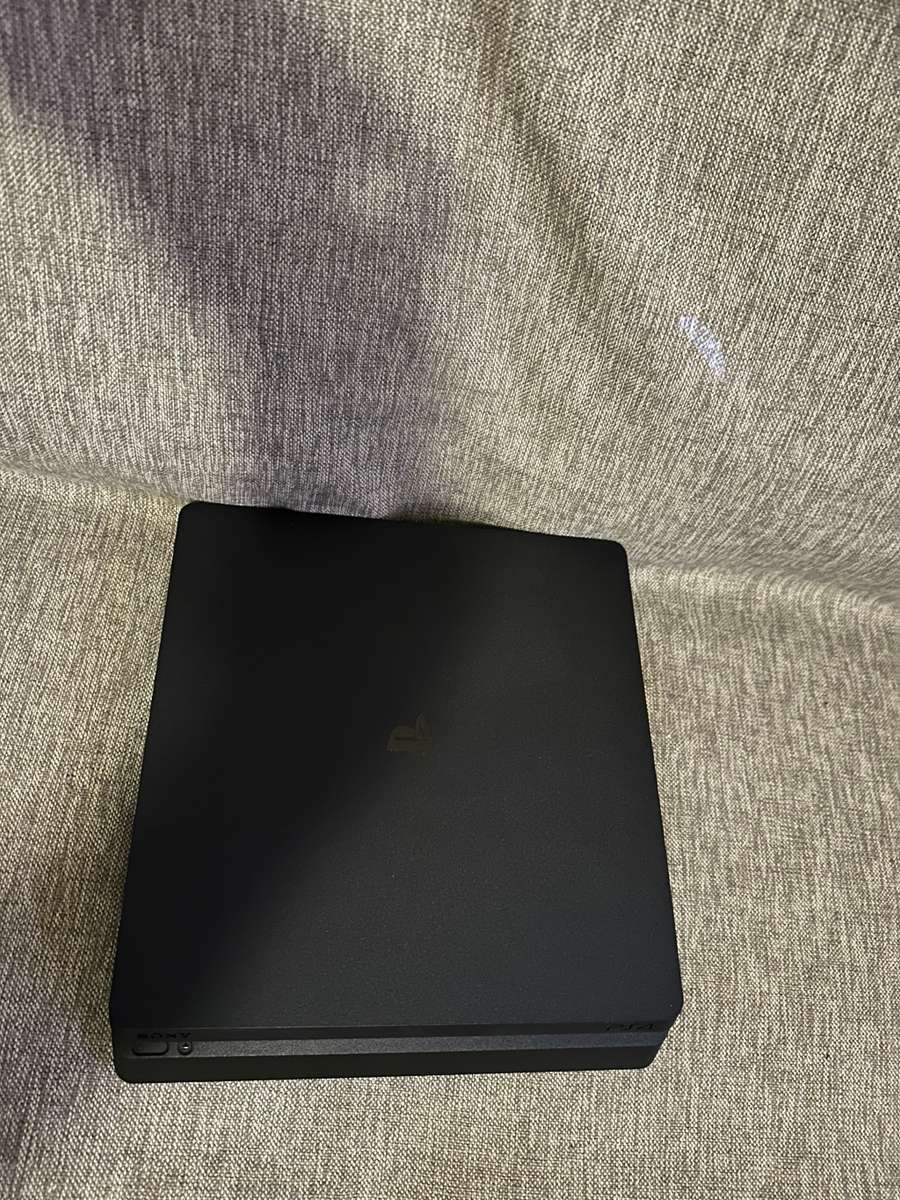 PLAYSTATION 4 SLIM 500GB 1 CONTROLLER MINT CONDITION