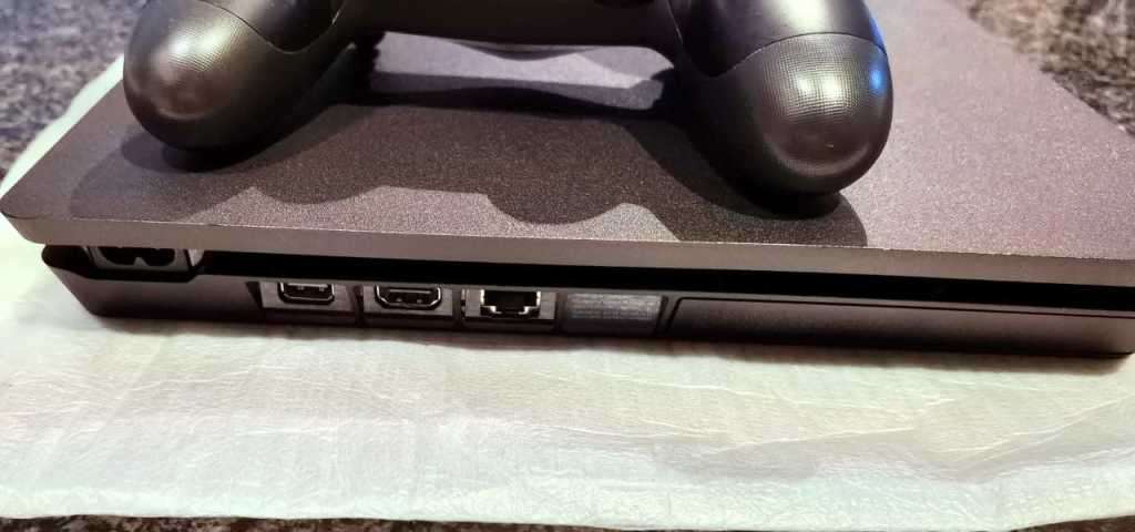 PLAYSTATION 4 SLIM 500GB 1 CONTROLLER