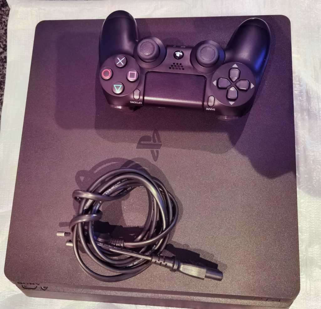 PLAYSTATION 4 SLIM 500GB 1 CONTROLLER
