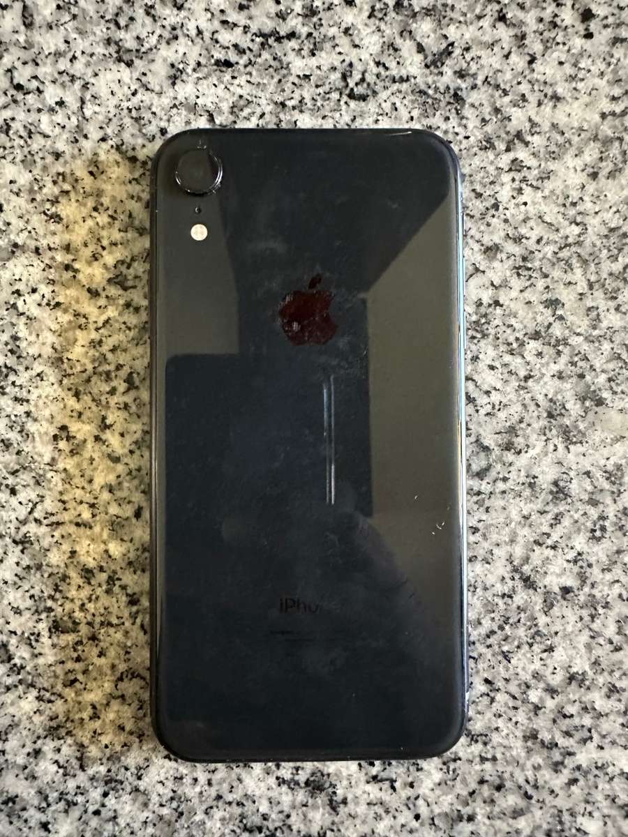 i PHONE XR 64GB MINT CONDITION  84% BATT HEALTH