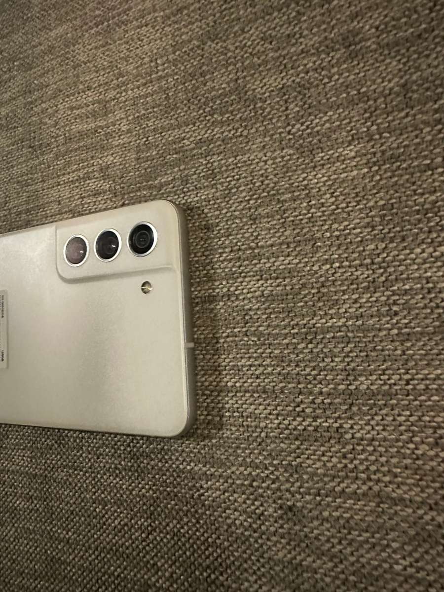 SAMSUNG S21 FE 5G DUAL SIM 6GB RAM 128GB MINT CONDITION