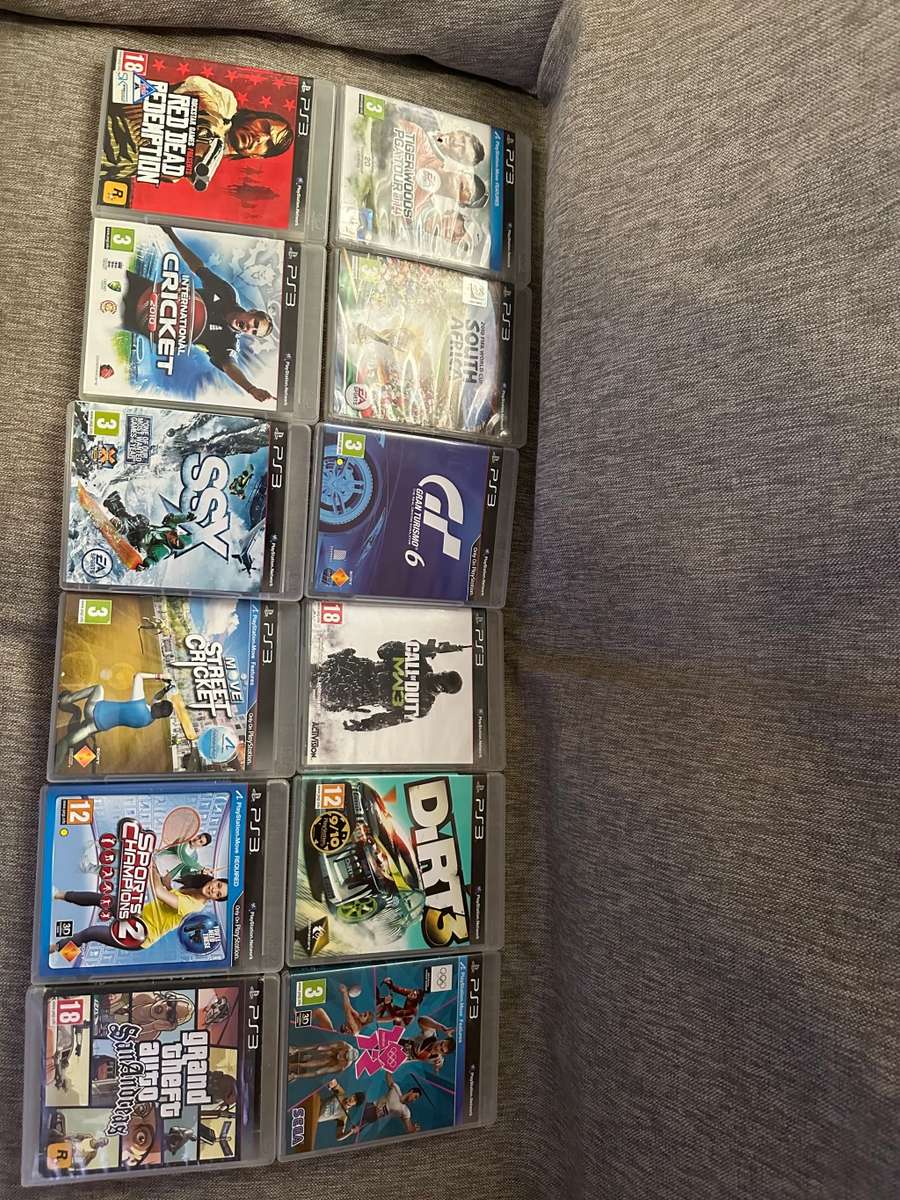 PLAYSTATION 3 SONY 320GB WITH 2 CONTROLLERS ,24 GAMES AND EXTRAS