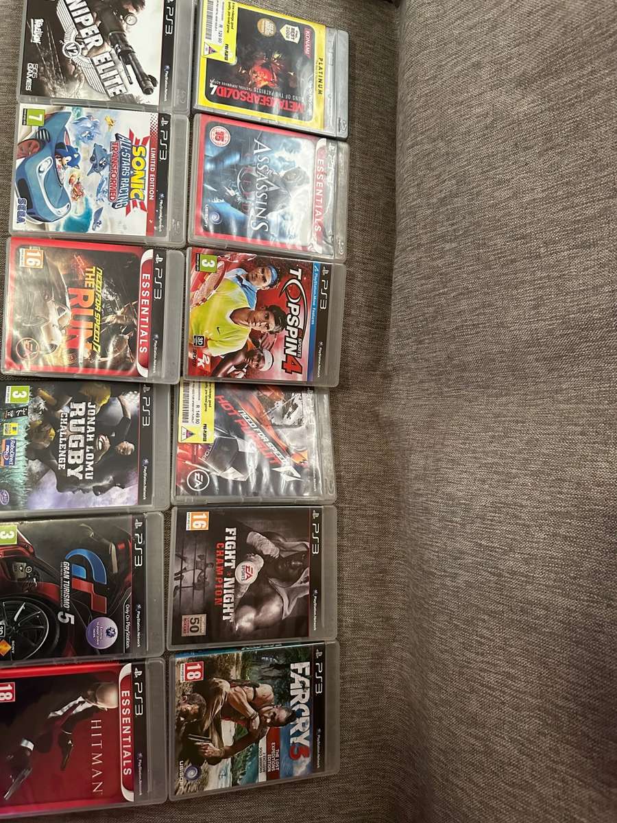 PLAYSTATION 3 SONY 320GB WITH 2 CONTROLLERS ,24 GAMES AND EXTRAS