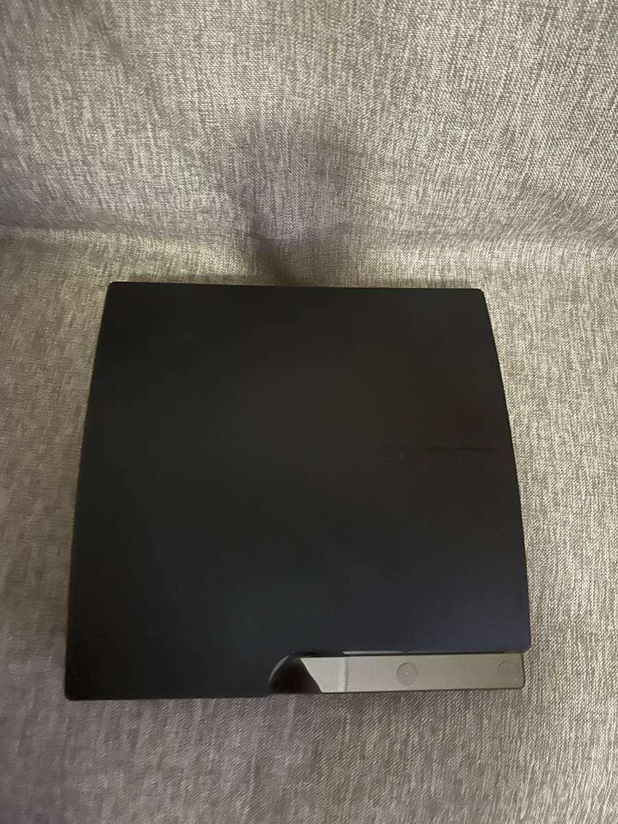 PLAYSTATION 3 SONY 320GB WITH 2 CONTROLLERS ,24 GAMES AND EXTRAS