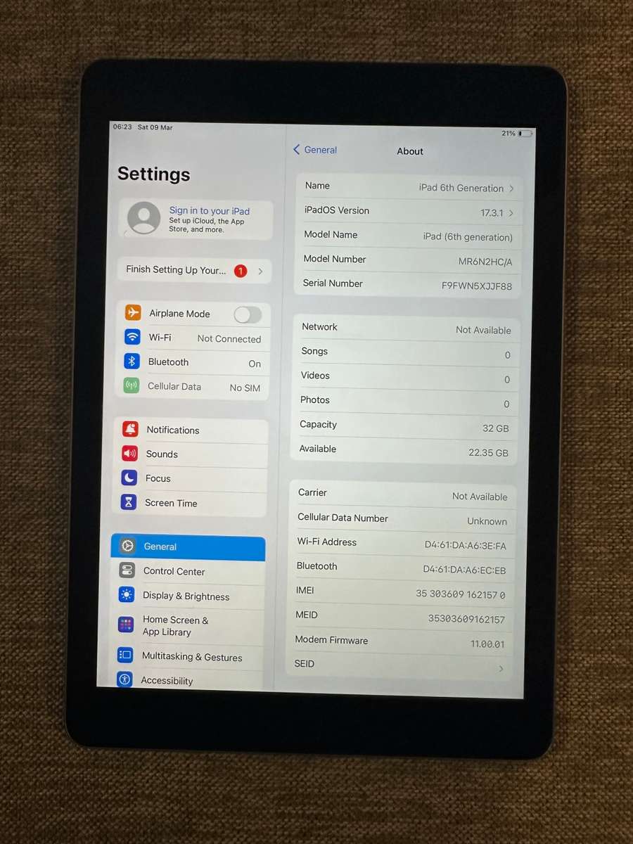 IPAD 6TH GEN MODEL A1954 32GB MINT WIFI & LTE