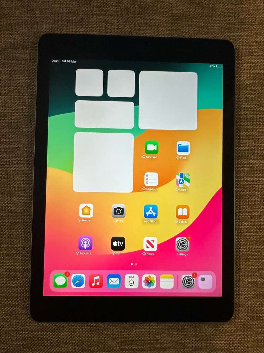 IPAD 6TH GEN MODEL A1954 32GB MINT WIFI & LTE