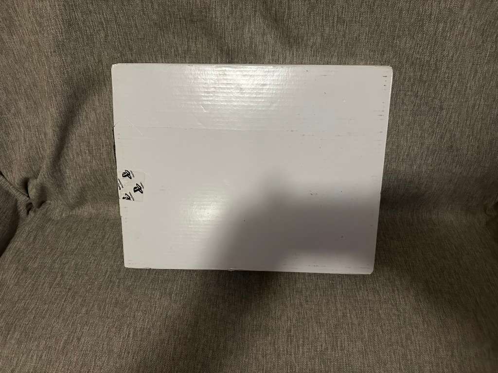 PLAYSTATION 4 SLIM 500GB 1 CONTROLLER MINT CONDITION