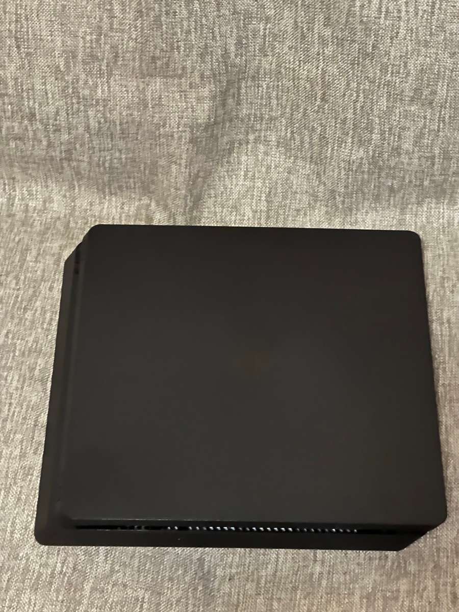 PLAYSTATION 4 SLIM 500GB 1 CONTROLLER MINT CONDITION