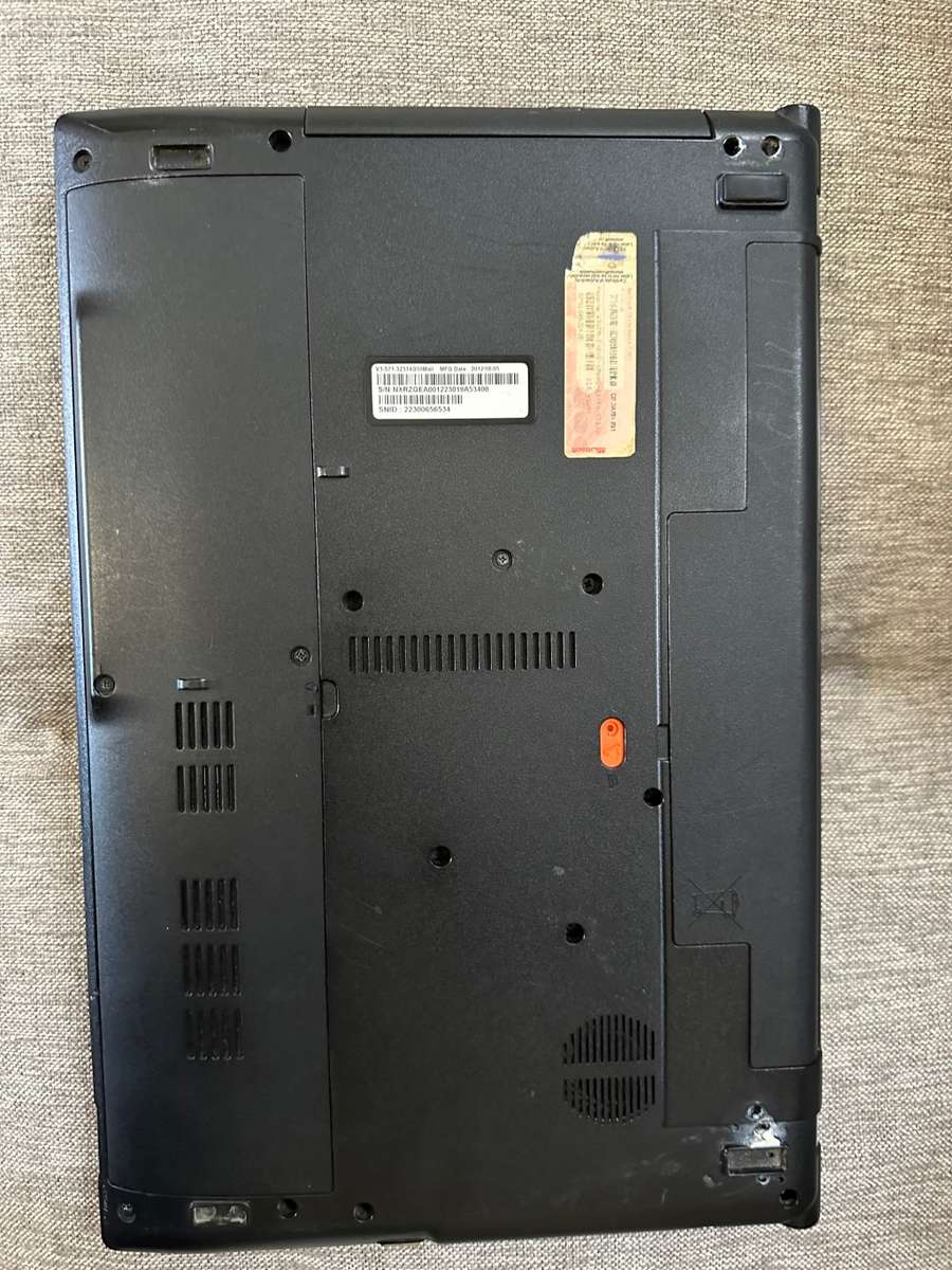 ACER ASPIRE V3 571 CORE I3  8GB RAM 120GB SSD PLEASE READ