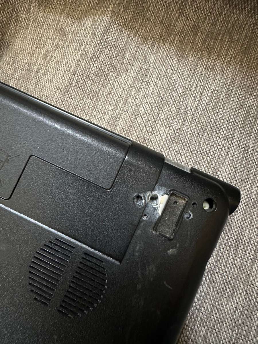 ACER ASPIRE V3 571 CORE I3  8GB RAM 120GB SSD PLEASE READ