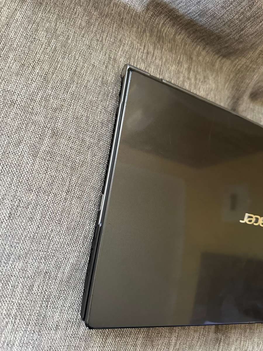 ACER ASPIRE V3 571 CORE I3  8GB RAM 120GB SSD PLEASE READ