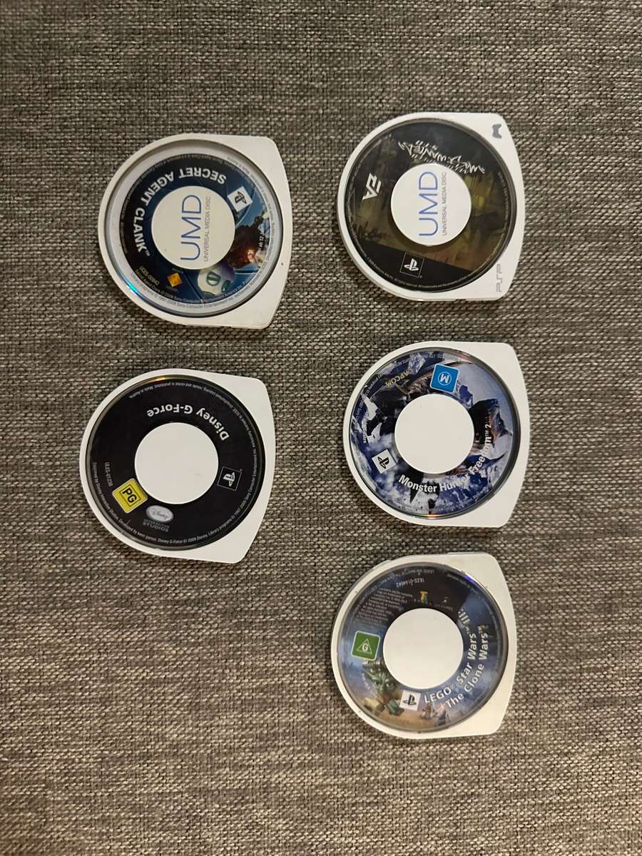 Sony psp street E1008 with 4gb memory card and 5 games.