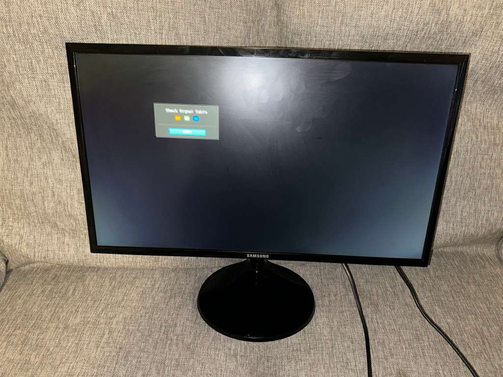 Samsung LS24F350 24-inch 1920 x 1080px FHD 16:9 60Hz 4ms AMD FreeSync PLS Curved LED Gaming