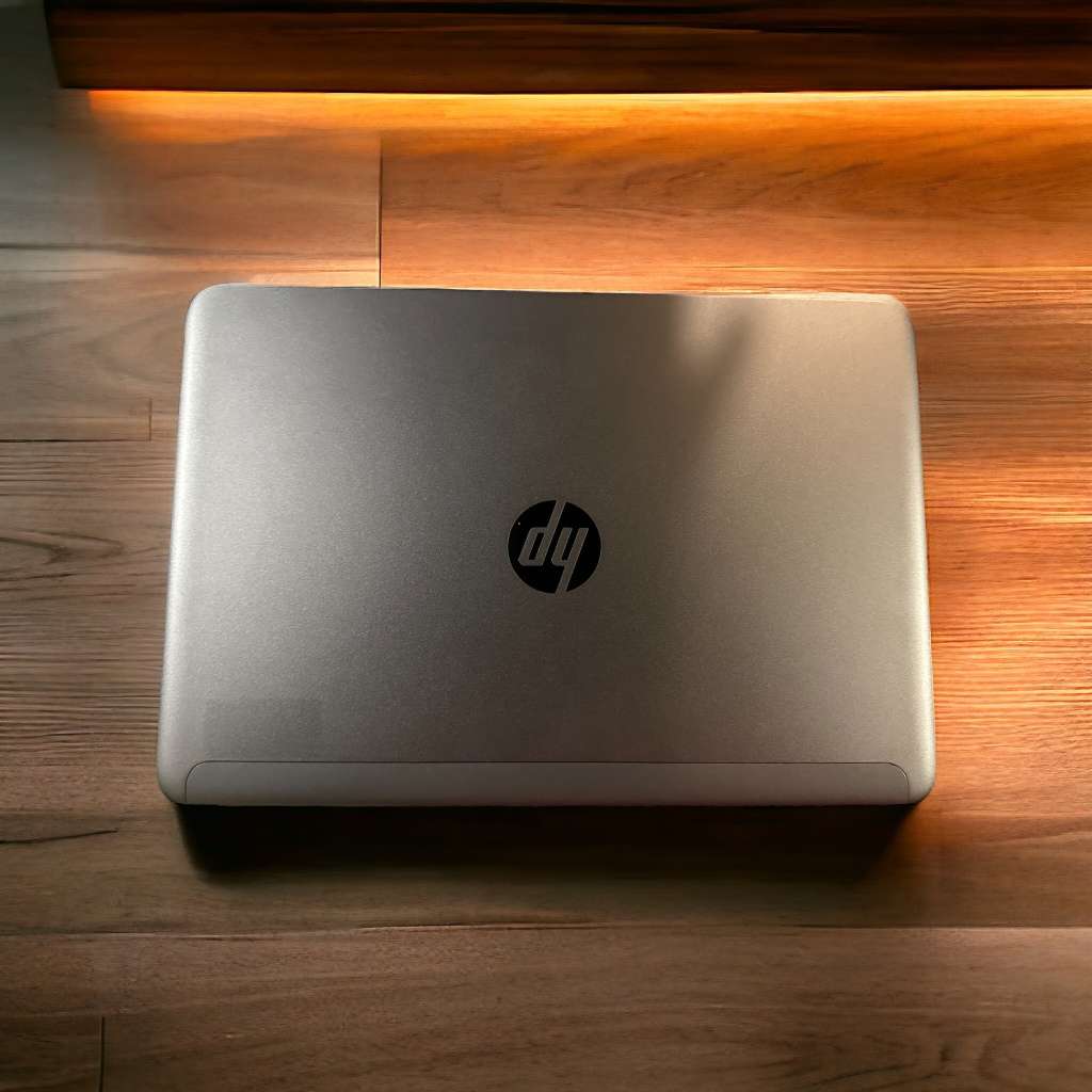 HP EliteBook Folio 1040,5th Gen i5-5300U@2.3GHz, 4GB RAM, m.2 128GB SSD