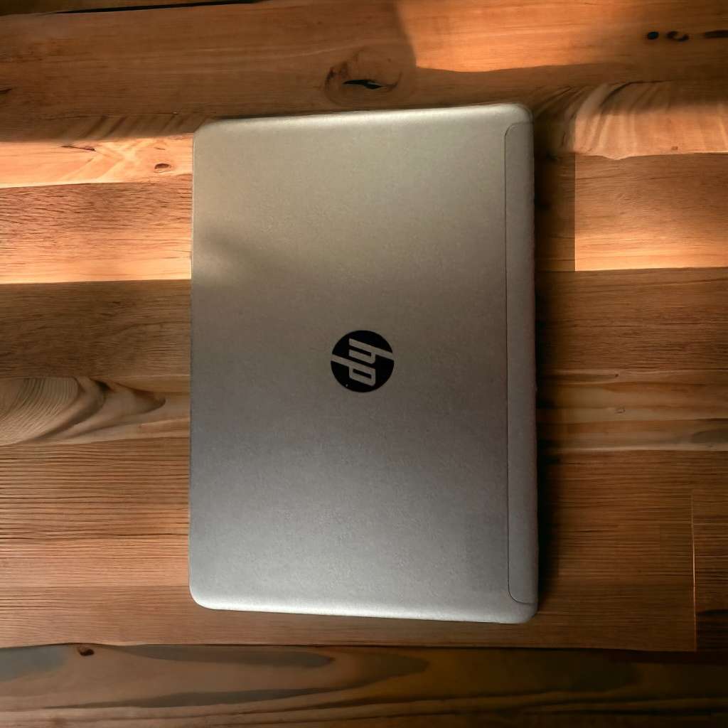 HP EliteBook Folio 1040,5th Gen i5-5300U@2.3GHz, 4GB RAM, m.2 128GB SSD