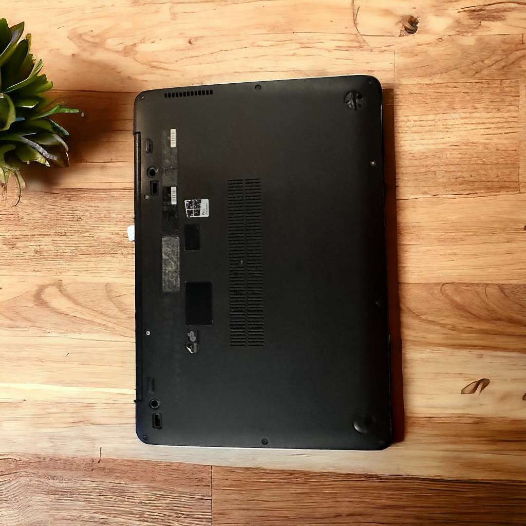 HP EliteBook Folio 1040,5th Gen i5-5300U@2.3GHz, 4GB RAM, m.2 128GB SSD