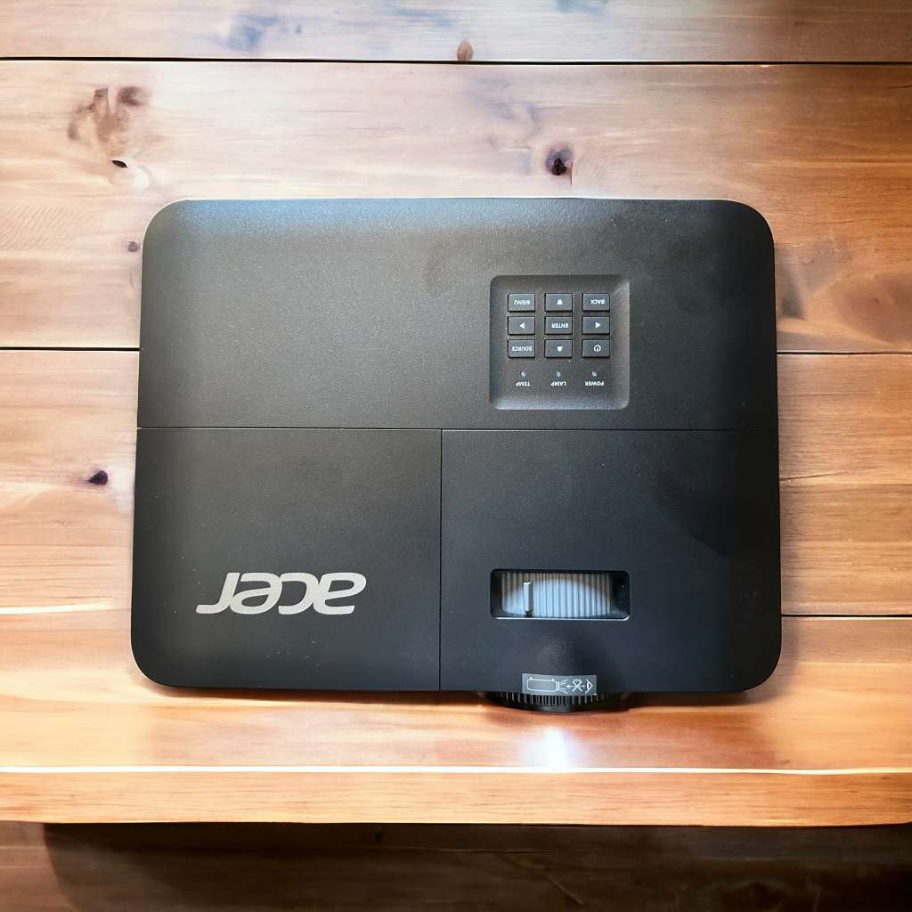 Acer DSV1844 Video projector 3600 Lumen - Black Mint Condition