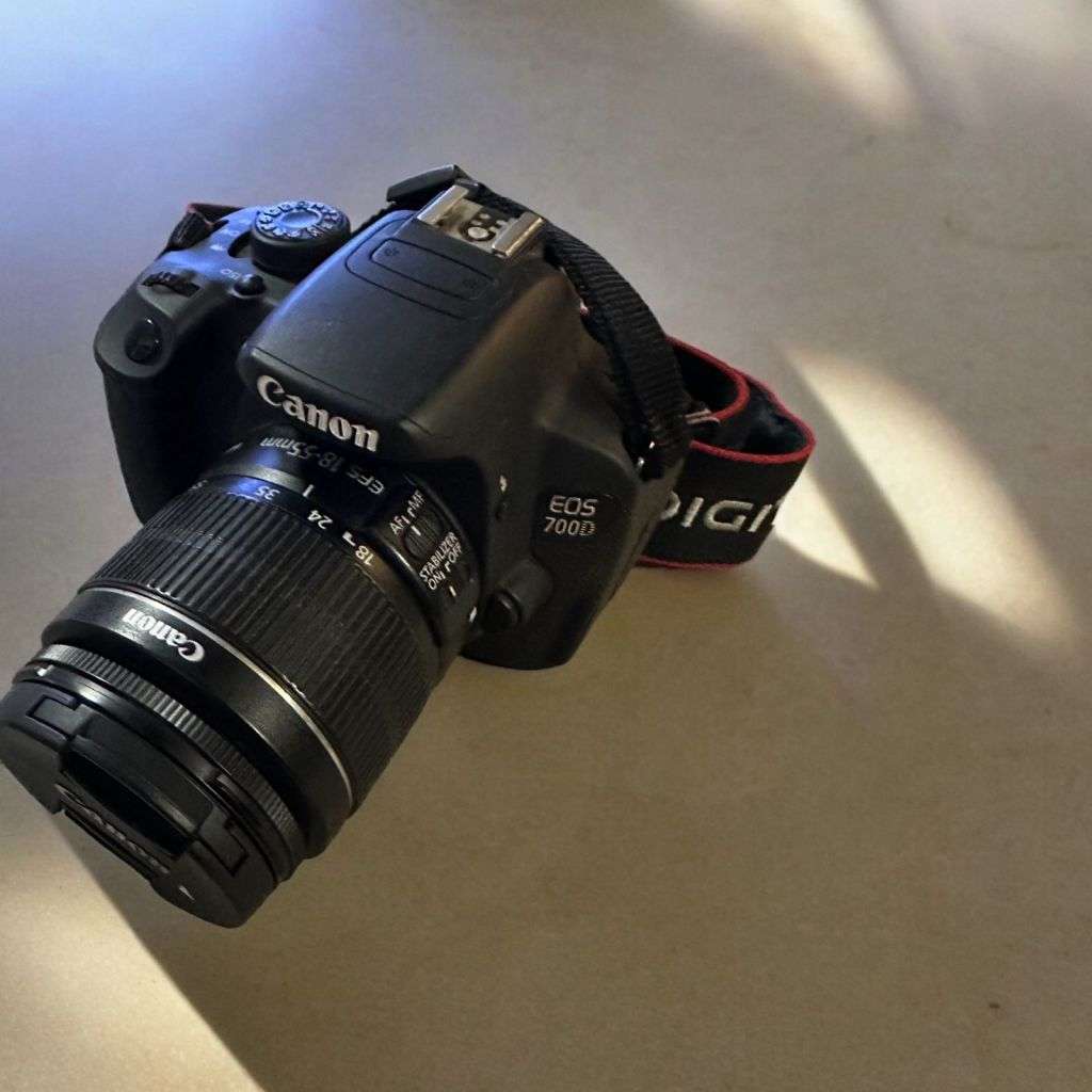 Canon 700d with 18-55mm  Lense Mint Condition