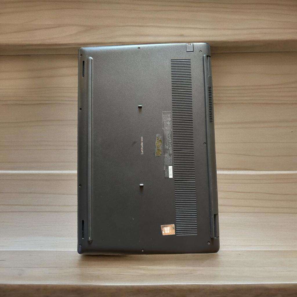 DELL LATITUDE  3520  I7 11TH GEN 15,6 INCH  16GB RAM 512GB SSD  INTEL [R] IRIS [R] XE GRAPHICS FHD