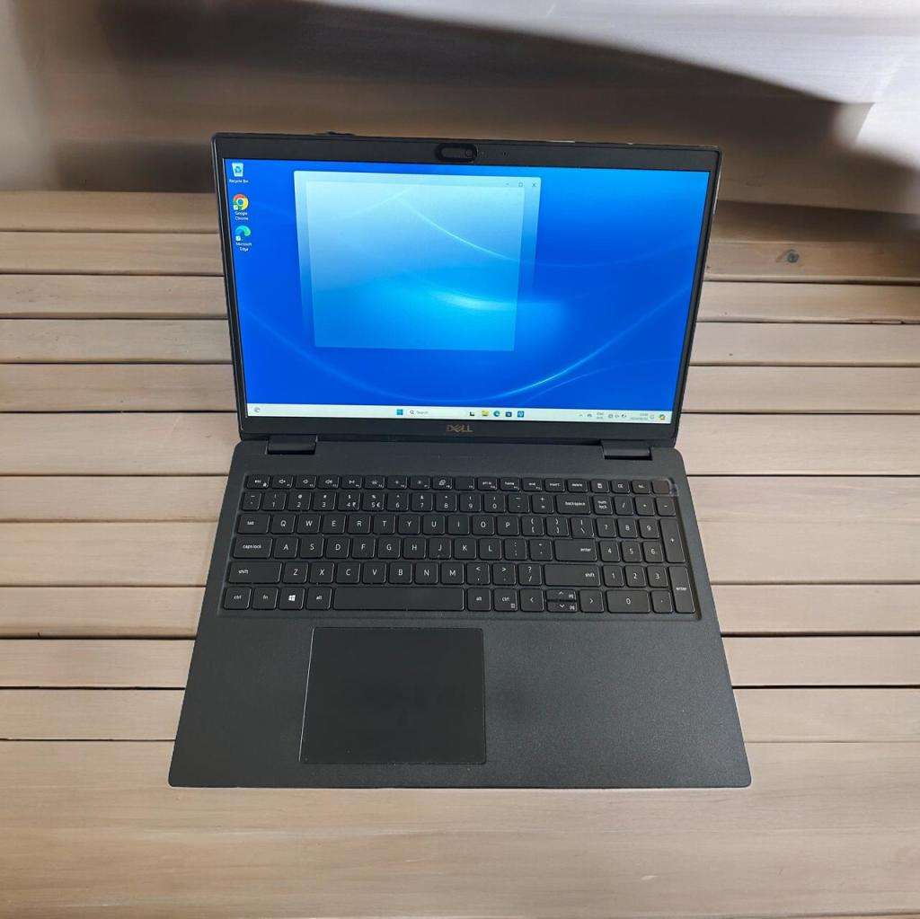 DELL LATITUDE  3520  I7 11TH GEN 15,6 INCH  16GB RAM 512GB SSD  INTEL [R] IRIS [R] XE GRAPHICS FHD