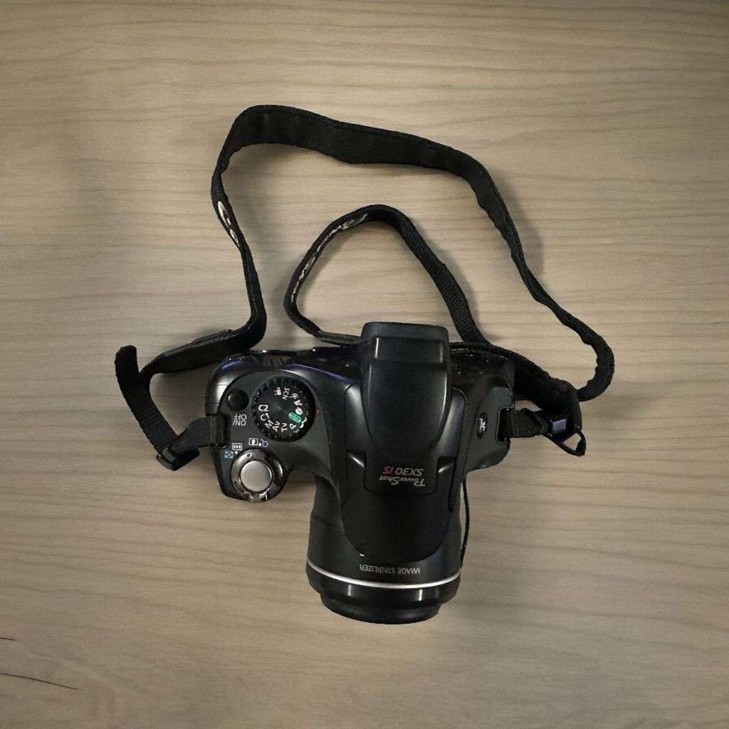 Canon SX30IS  Digital Camera with 35x Wide Angle Optical Image Stabilized Zoom and 2.7 Inch Lcd