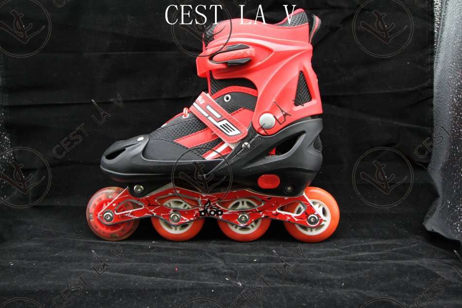 ROLLER SKATES