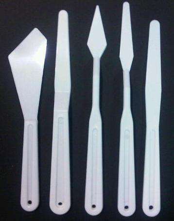 Dala Palette Plastic Knife Set - includes 5 plastic knives