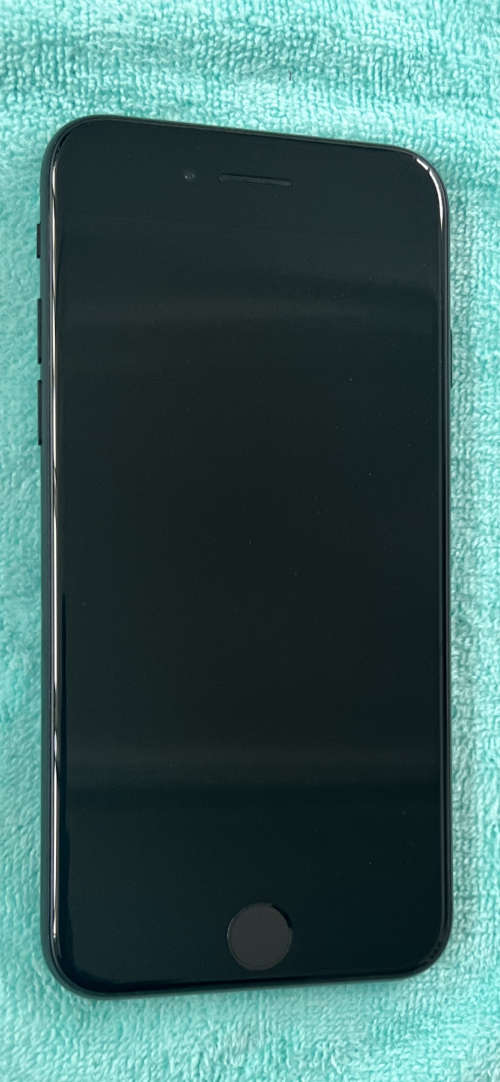 iPhone SE 2020 128GB Space Grey - with FREE iPhone 5!