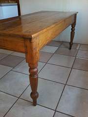Old cape yellow wood 8 seater table. Top Africana