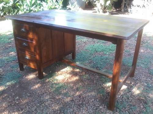 Large solid teak desk . Very well made .Free delivery in Jhb/Pta