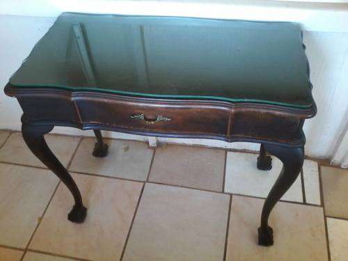 Stunning ball and claw entrance table. Free delivery in Jhb Pta