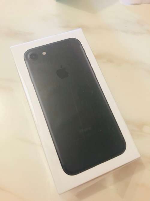 iPhone 7 32GB (Brand New)