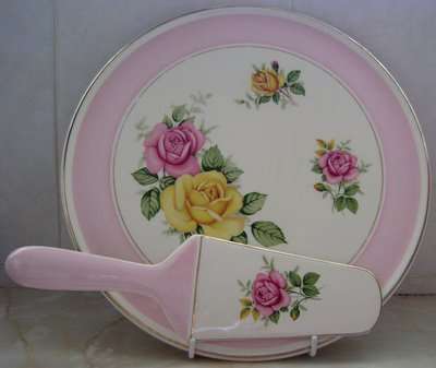 Royal  Tudor  Cake  Plate  and  Matching  Lifter