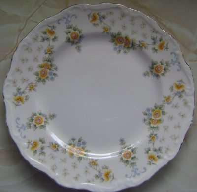 Royal  Albert  Desert  or  Side  Plate  -  Bronte  C1981