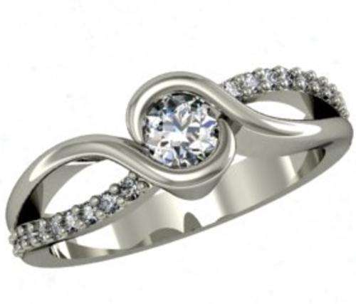 Diamond Ring, absolutely stunning with .40cts of snow white diamonds. set in 18kt solid gold