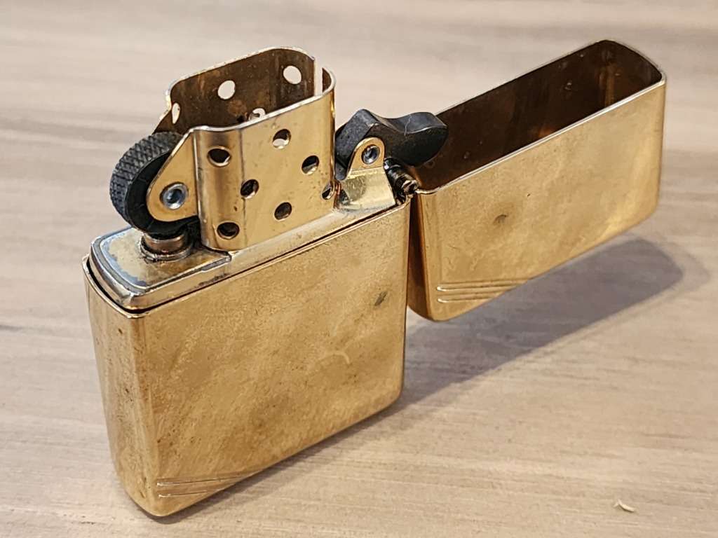 Zippo High Polish Brass Vintage With Slashes + Pouch