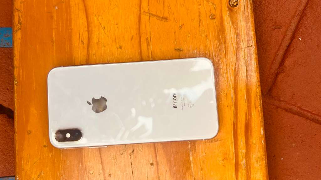 iPhone X 64GB - White