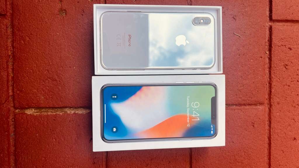 iPhone X 64GB - White